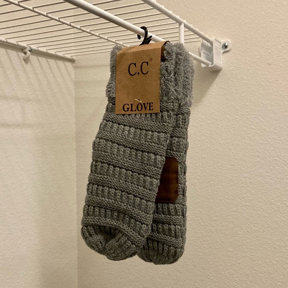 NWT C.C Gray Gloves / Mittens